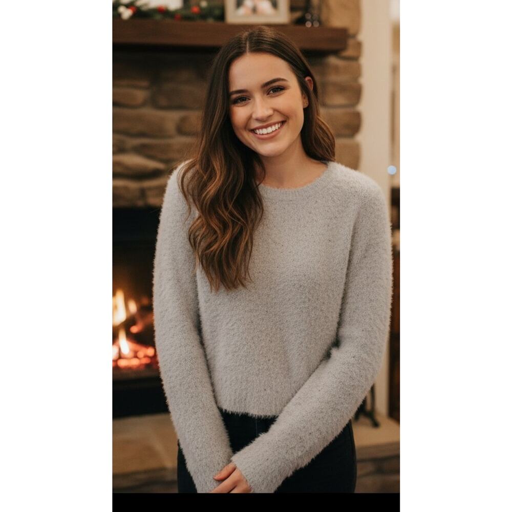 Aritzia Cropped Fuzzy Sweater Small Soft Stretchy Silver Sparkles Sunday Best